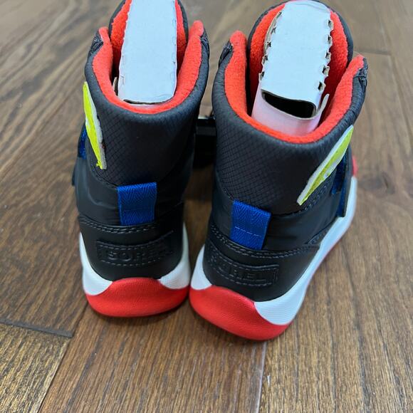 Sorel unisex Whitney II Strap Snow Boots - Waterproof, Insulated SZ 8 Toddler - Picture 3 of 6